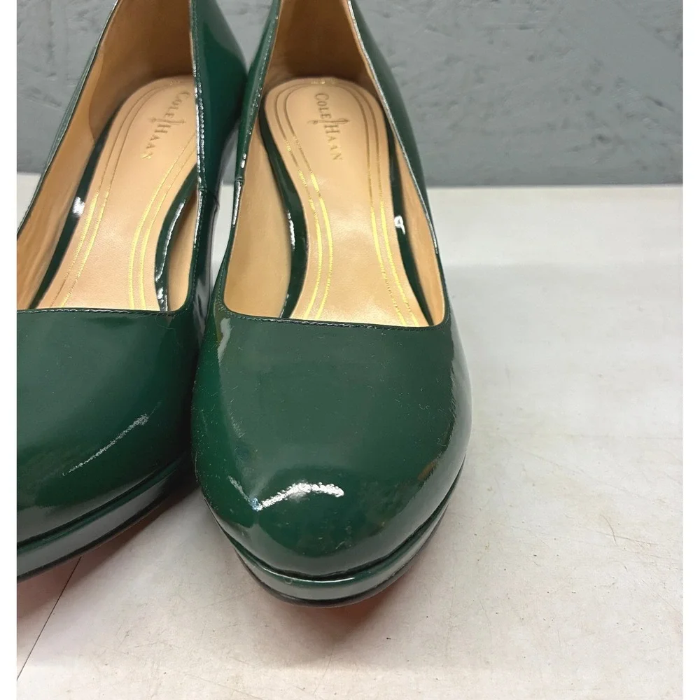 Cole Haan no visible